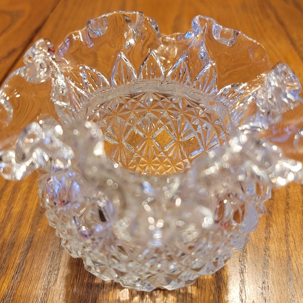 Fenton Ruffle Vase - Picture 9 of 12